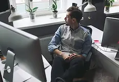 Бизнесът масово орязва екстрата за работа от вкъщиНиската безработица от