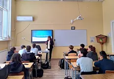 Лекцията на съдия Аглика Гавраилова подготвя младежите за реалния пазар