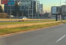 Кадри от опасната маневра възмутиха мрежатаОпасно шофиране застраши живота на