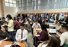 Иновативното състезание ЕйАй Гайда събра ученици в Русенския университетНад 70