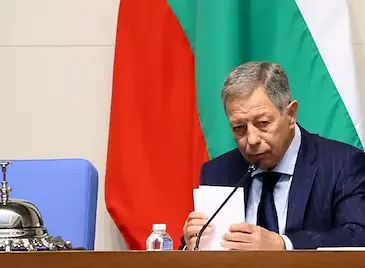 Румен Миланов удари първия звънец в парламента