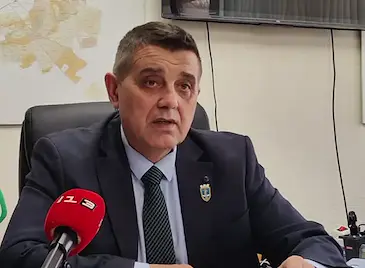 Слагат бронирано фолио и плазми на 188 спирки в Русе