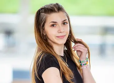 21-годишна русенка се нуждае от помощта ни, за да запази крака си