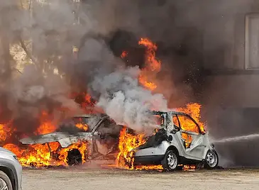 Първи кадри от пожара на автомобили в Русе