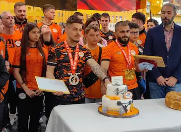 Русе посрещна с шампанско 6-кратния европейски шампион Ангел Русев