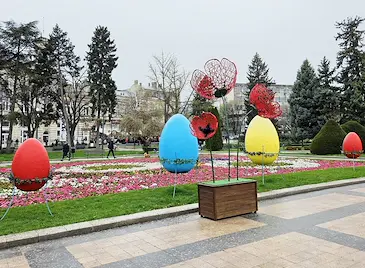 Завършиха великденската украса в центъра на Русе