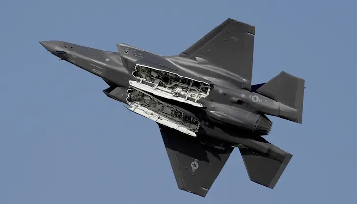 Пентагонът налива 11,4 милиона долара за допълнителни бойни кодове Пентагонът налива 11,4 милиона долара за допълнителни бойни кодове