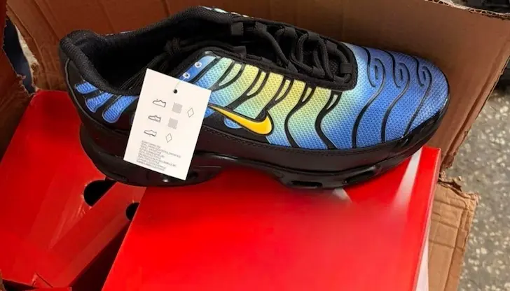 Спряха три тира с фалшиви маркови стоки от Турция