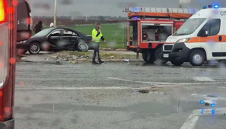 Инцидентът затвори невралгичното кръстовище до "Джъмбо"