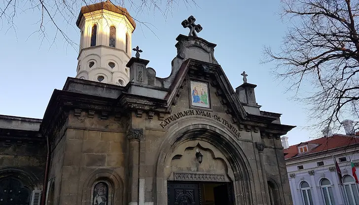 Литургията ще е в параклиса на храм „Света Троица“ Литургията ще е в параклиса на храм „Света Троица“