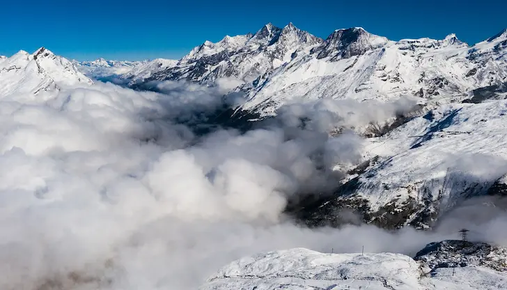 Снеговалежите и вятърът натрупаха критична маса по склоновете Снеговалежите и вятърът натрупаха критична маса по склоновете
