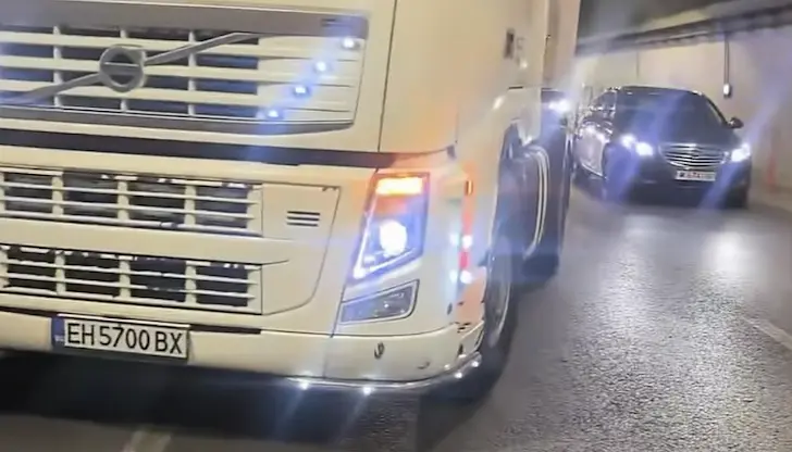 Шофьорът на камиона отказал безплатна пътна помощ и е задържан в ареста Шофьорът на камиона отказал безплатна пътна помощ и е задържан в ареста