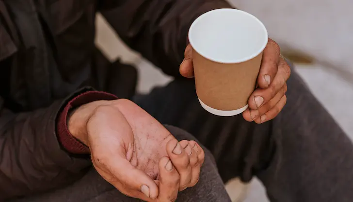 Мафия за просия експлоатира стотици българи в Атина и Солун Мафия за просия експлоатира стотици българи в Атина и Солун