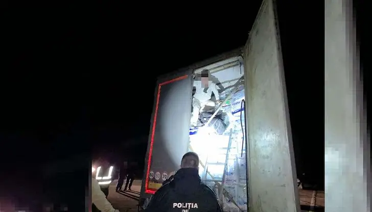 Чужденците твърдят, че са се качили в ремаркето без знанието на шофьора