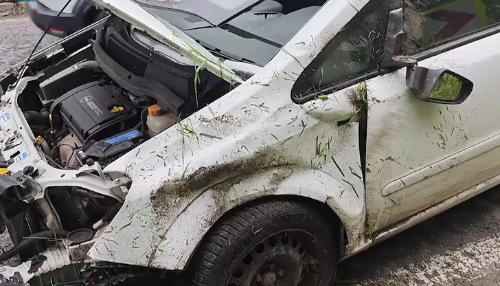 Автомобилът се е завъртял в насрещното движение