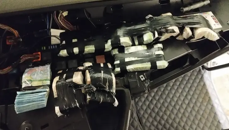 Мъжът скрил парите във въздуховода на камиона си на път за Турция