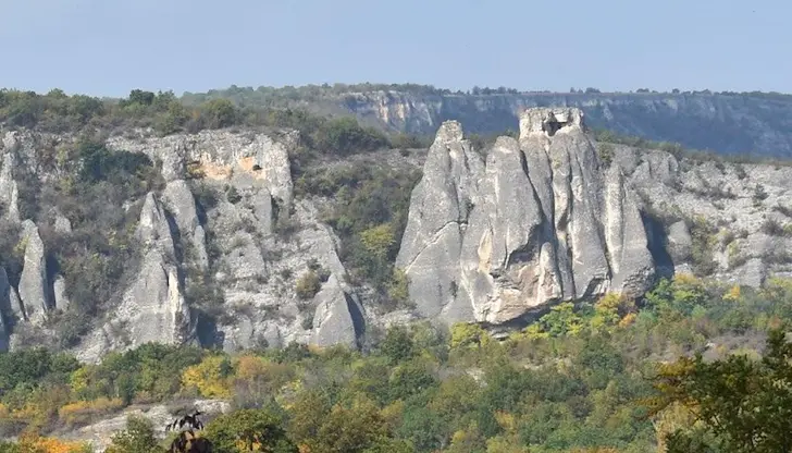 Забраняват човешката намеса край скалите на Провъртеника Забраняват човешката намеса край скалите на Провъртеника