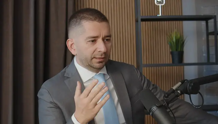 Партията на Румен Радев повежда с над 30 процента преди изборите