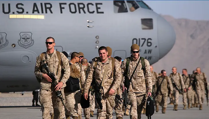 Колони с техника се придвижват по републиканската пътна мрежа Колони с техника се придвижват по републиканската пътна мрежа