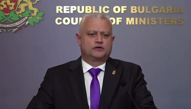 Вътрешният министър Емил Дечев прехвърли топката към държавното обвинение
