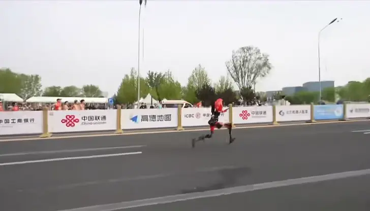 Машината пробяга 21 километра за малко над 50 минути