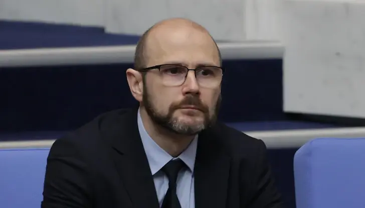 Служебният министър ускорява защитата от "дела-шамари" след запорирани сметки на репортер Служебният министър ускорява защитата от "дела-шамари" след запорирани сметки на репортер