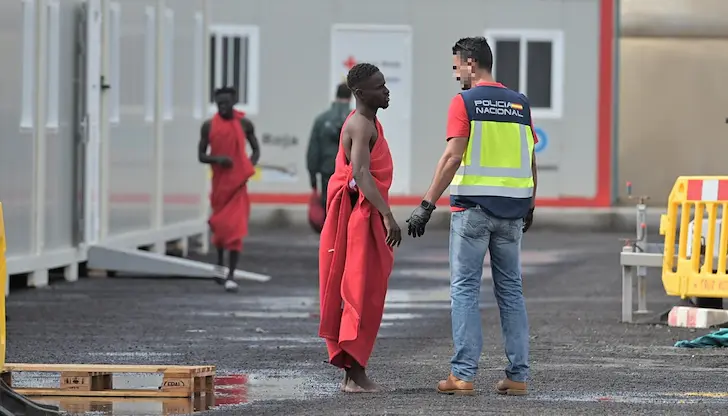 Решението е в остър контраст с европейската политика Решението е в остър контраст с европейската политика