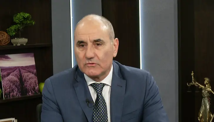 Бившият втори в партията вижда тежка ерозия в структурите на формацията