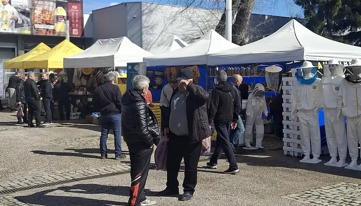 Чужденецът пласирал токсичния препарат на изложението "Пчеломания 2026" Чужденецът пласирал токсичния препарат на изложението "Пчеломания 2026"