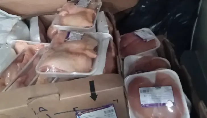 Турски гражданин опита да изнесе стоката към Румъния с нерегламентиран бус Турски гражданин опита да изнесе стоката към Румъния с нерегламентиран бус