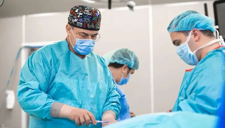 Екипът на проф. Цветан Минчев спаси белия дроб на детето чрез роботизирана хирургия Екипът на проф. Цветан Минчев спаси белия дроб на детето чрез роботизирана хирургия