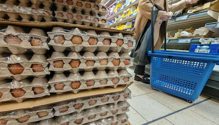 Потребители се оплакват, че стоките от един лев вече струват едно евро Потребители се оплакват, че стоките от един лев вече струват едно евро