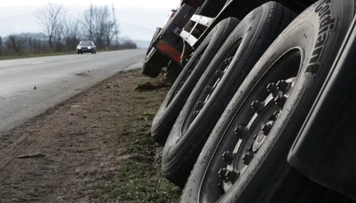 Фатален сблъсък с две жертви затвори пътя към Монтана Фатален сблъсък с две жертви затвори пътя към Монтана