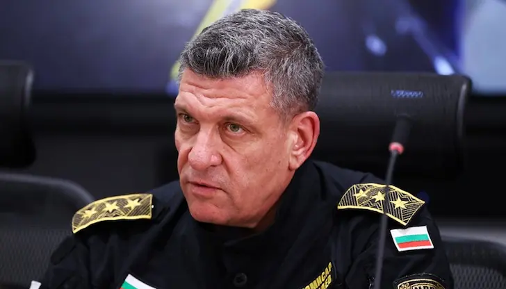 Арестуваха член на СИК и кметска дъщеря за изборни измами