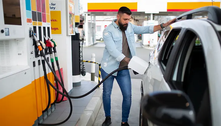 Цените на бензина по гръцките острови удариха 2,35 евро за литър Цените на бензина по гръцките острови удариха 2,35 евро за литър