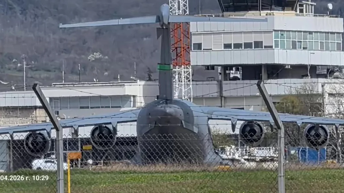Машините С-17 Globemaster се презареждат по предварително съгласуван графикОгромни военнотранспортни
