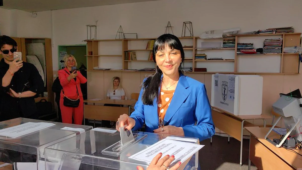 Водачът на Прогресивна България пусна машинна бюлетинаВодачът на листата на
