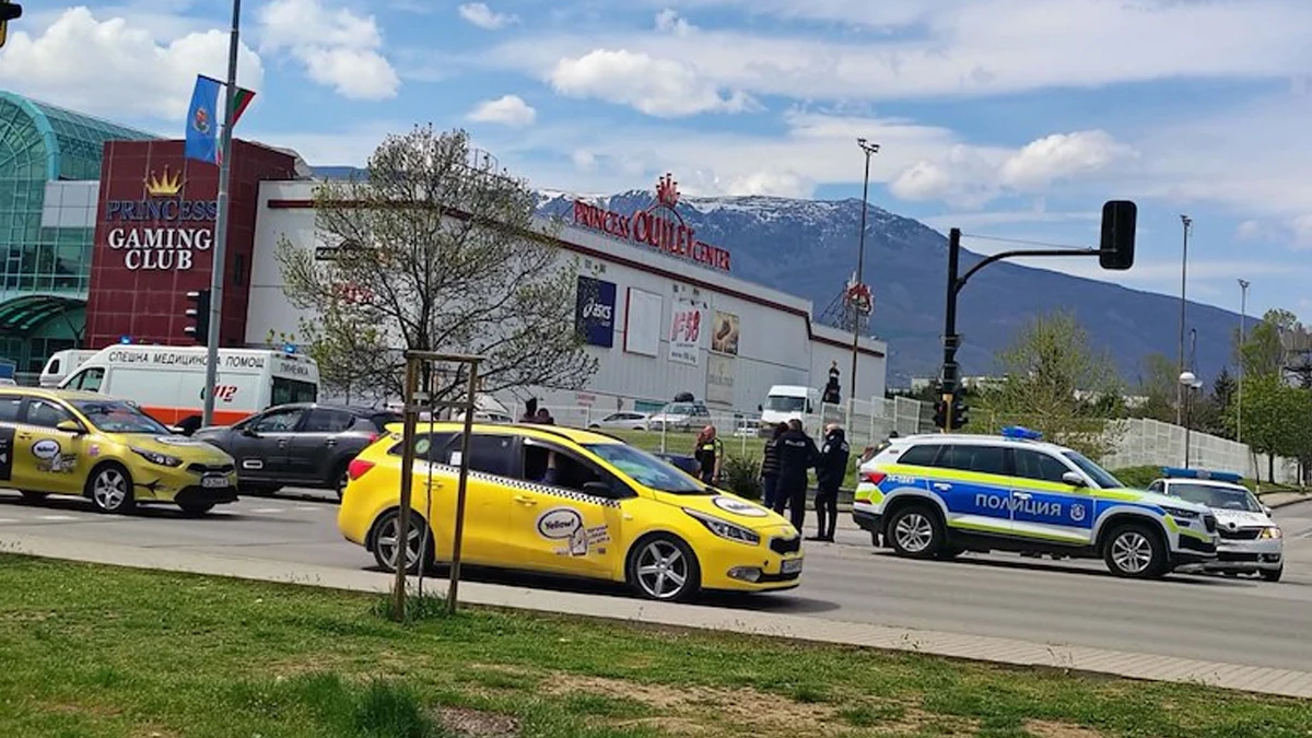 Инцидентът стана на булевард Александър Малинов по обядПолицай е приет