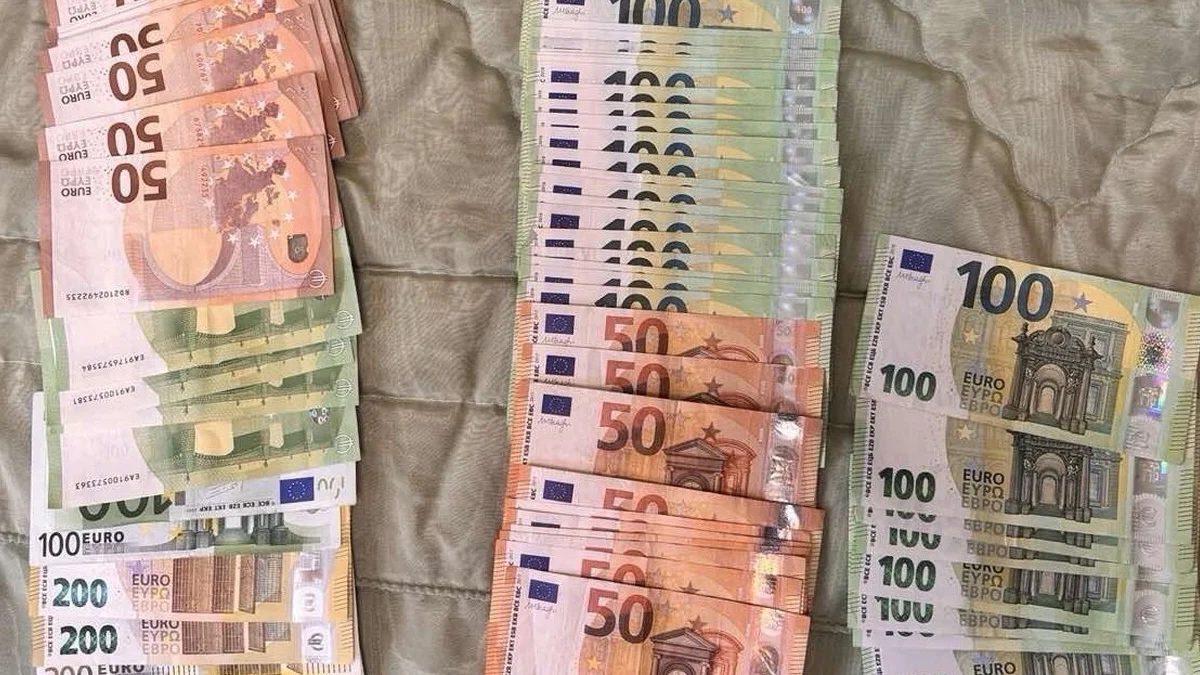 Полицията арестува младеж във Ветово, издирват баща муБлизо 12 000