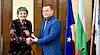 Пенчо Милков връчи златна значка на виолончелистката Богдана Пенева