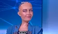 Роботът София критикува човешката жестокост в национален ефир