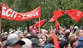 Социалисти излязоха на протест срещу пенсии от 350 евро