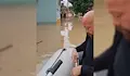 Мъж подкара лодка по улиците на Севлиево