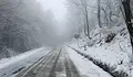 Сняг натрупа на прохода Шипка