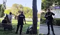 Полицаи свалиха младежи от хамак в центъра на Русе