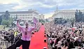 Хиляди очакват Дара на живо в центъра на София