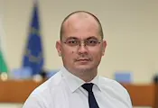 Златан Златанов: Вместо олигархията Радев демонтира демокрацията