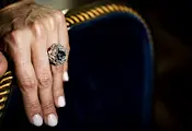 Продадоха синьо-зелен диамант за 17 милиона долара