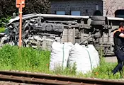 Влак блъсна училищен автобус в Белгия