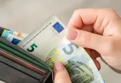 Българинът работи срещу 12 евро на час